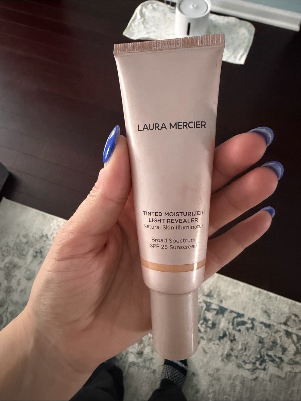 laura mercier Tinted Moisturizer Light Revealer – natural skin illuminator